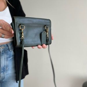 S O L D ❌Rare vintage Coach swing wallet bag